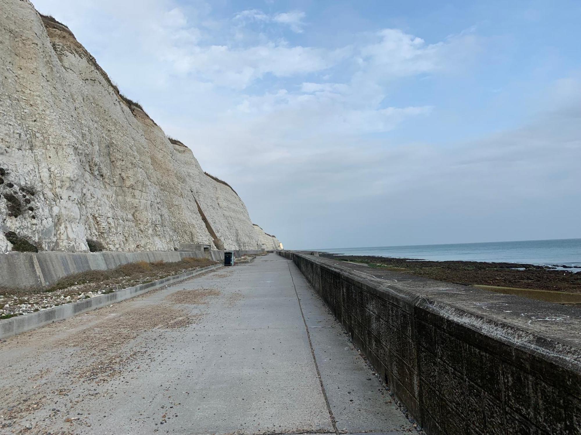 Sanctuary By The Sea With Large Room Including Lounge, Bathroom, Direct Garden Access & Free Parking Brighton Exterior photo