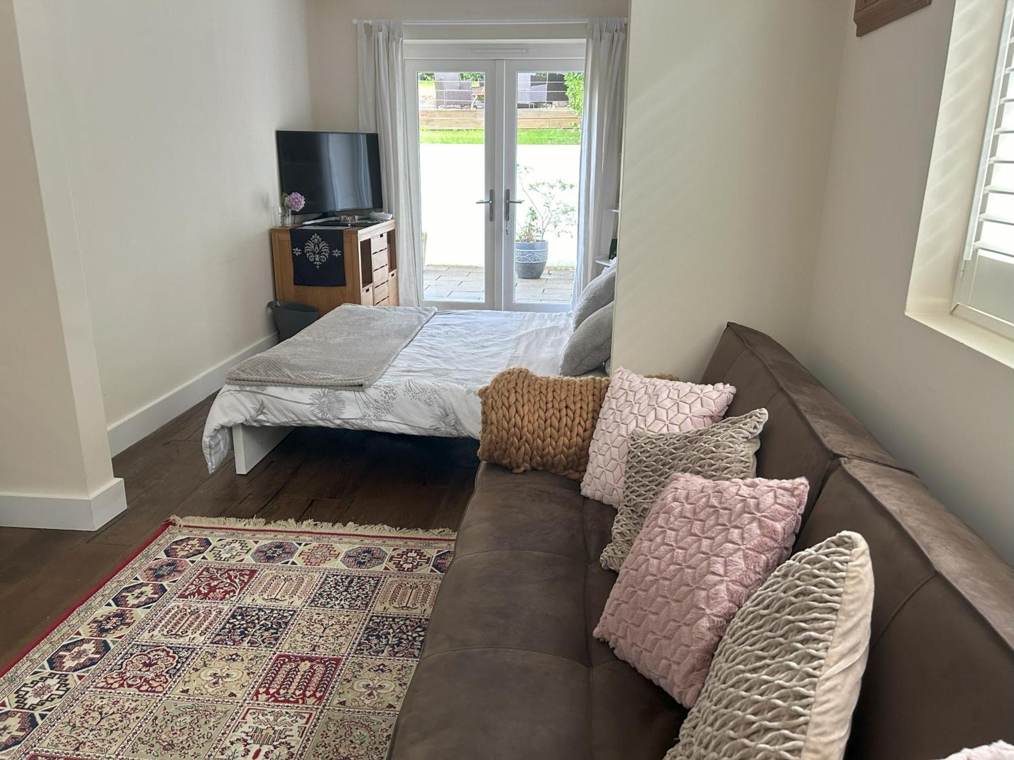 Sanctuary By The Sea With Large Room Including Lounge, Bathroom, Direct Garden Access & Free Parking Brighton Exterior photo