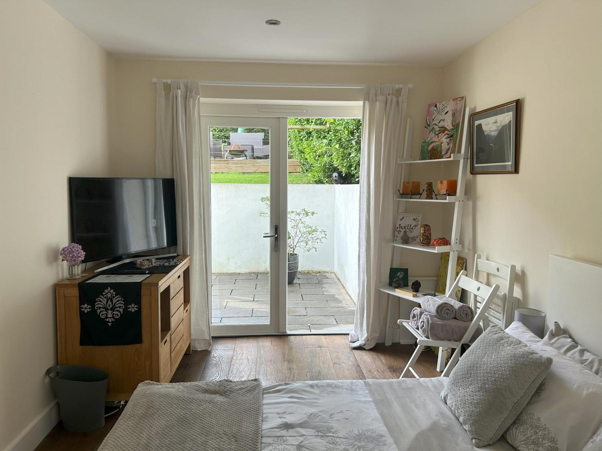 Sanctuary By The Sea With Large Room Including Lounge, Bathroom, Direct Garden Access & Free Parking Brighton Exterior photo